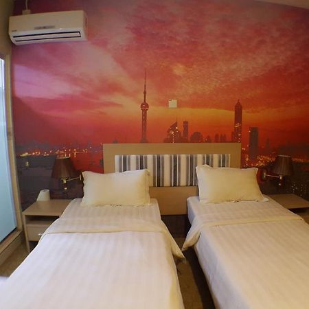 Om Hotel Simpang Ampat  Экстерьер фото