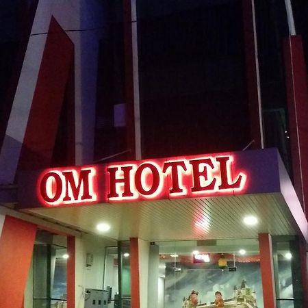 Om Hotel Simpang Ampat  Экстерьер фото