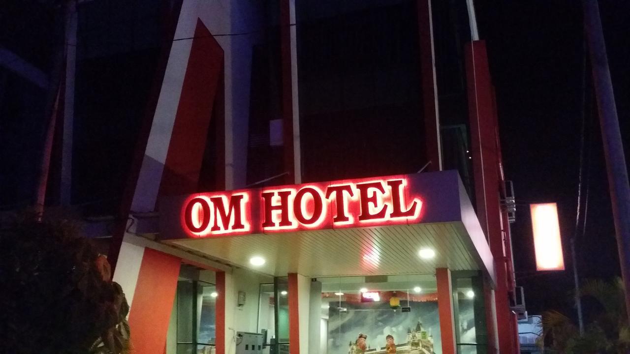 Om Hotel Simpang Ampat  Экстерьер фото