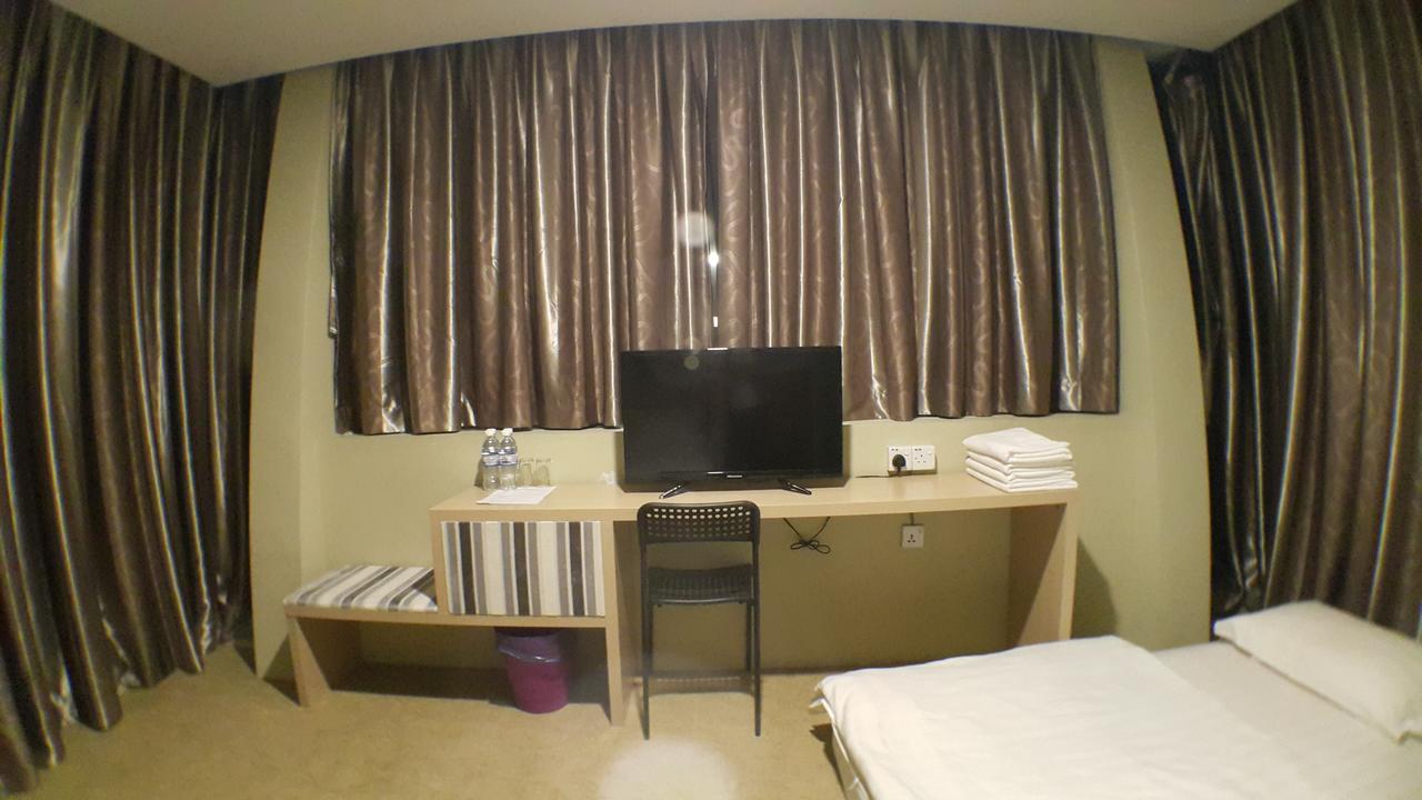 Om Hotel Simpang Ampat  Экстерьер фото