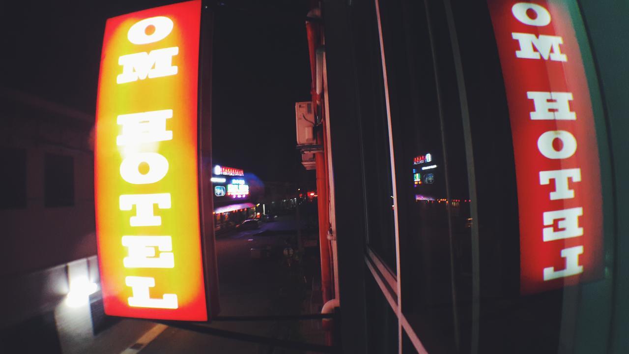 Om Hotel Simpang Ampat  Экстерьер фото