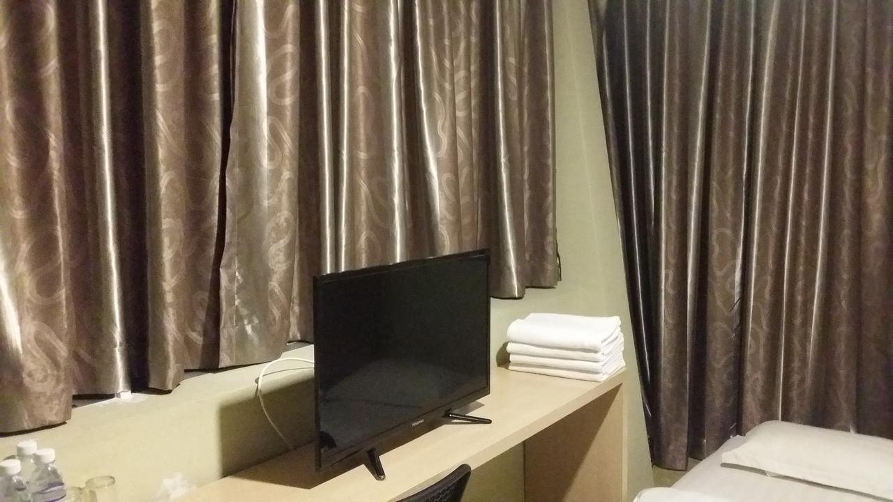 Om Hotel Simpang Ampat  Экстерьер фото