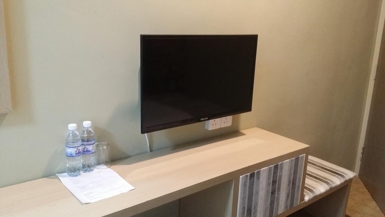 Om Hotel Simpang Ampat  Экстерьер фото